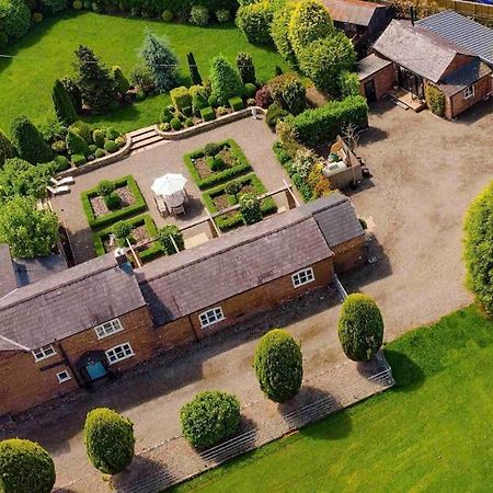 Luxury Barn With Hot Tub, Spa Treatments, Private Dining Little Budworth ภายนอก รูปภาพ